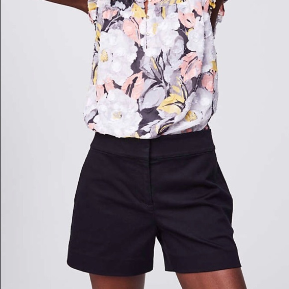 Loft Riveria size 4 4” inseam black shorts